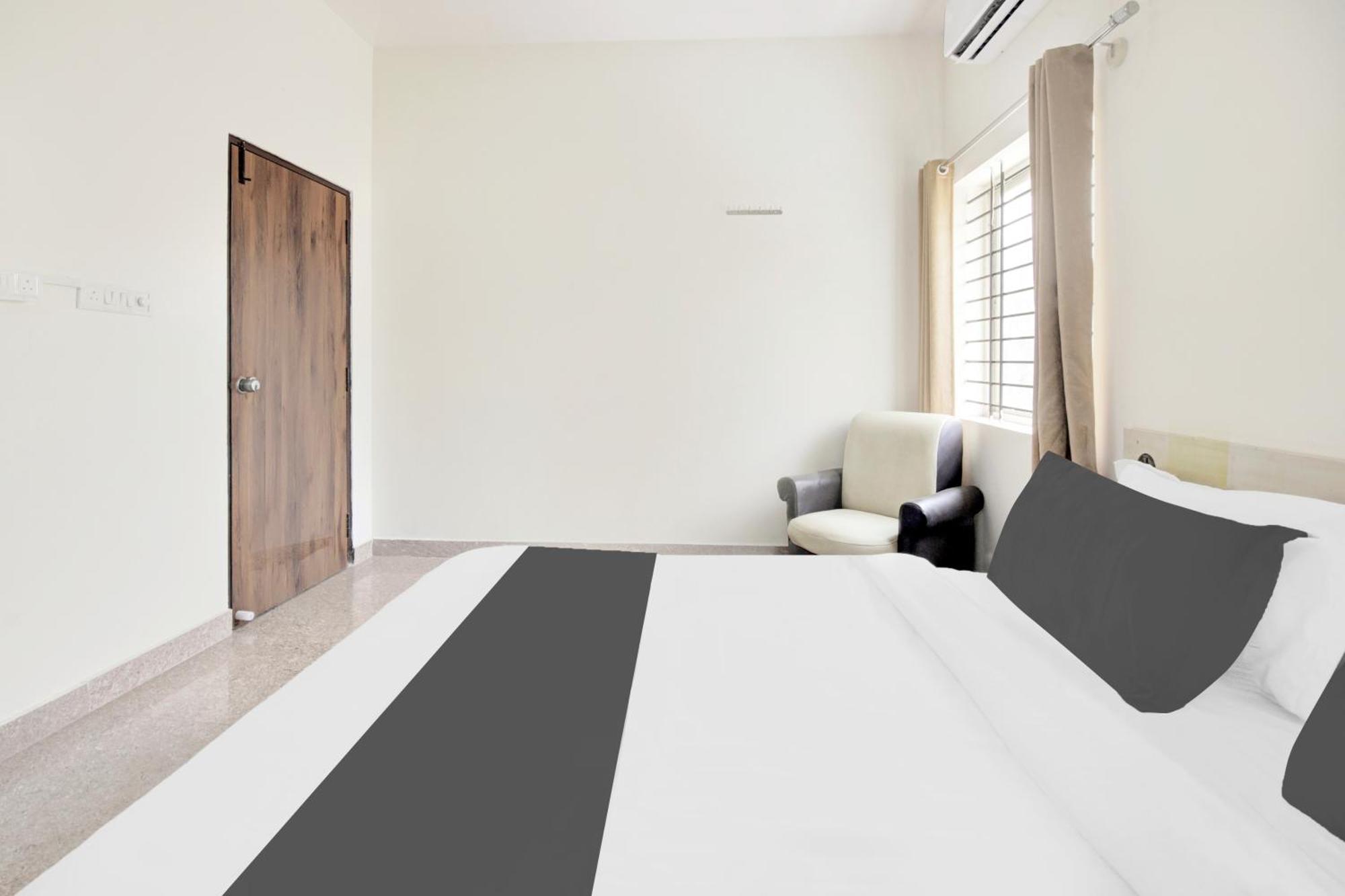 Hotel O Sri Manjunatha Deluxe Suites Bangalore Exterior foto