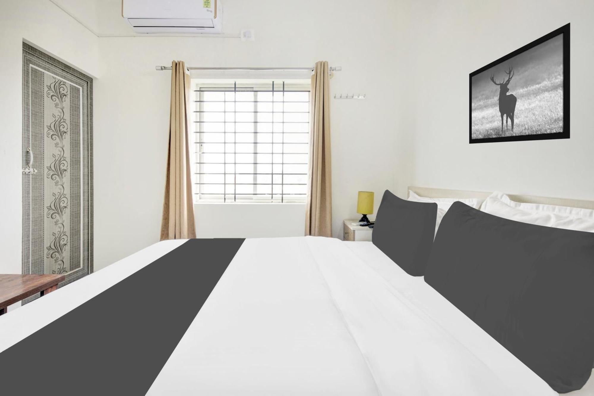 Hotel O Sri Manjunatha Deluxe Suites Bangalore Exterior foto